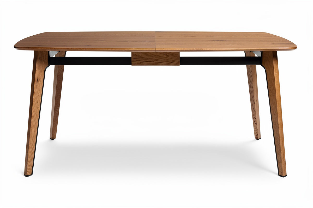 **Eettafel van hout met moderne afwerking**